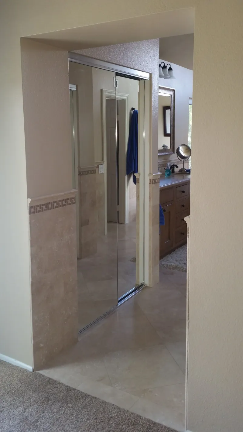 Frameless mirrored closet door