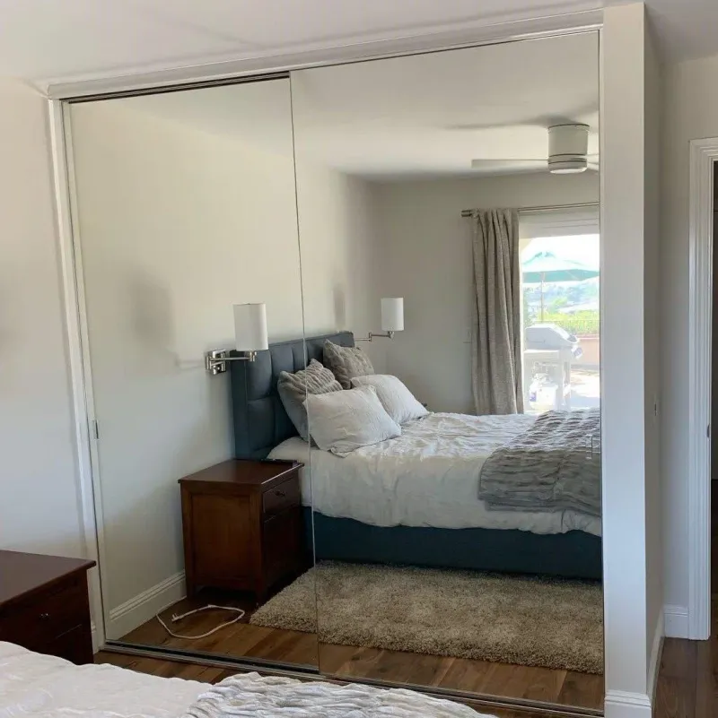 Frameless mirrored closet door