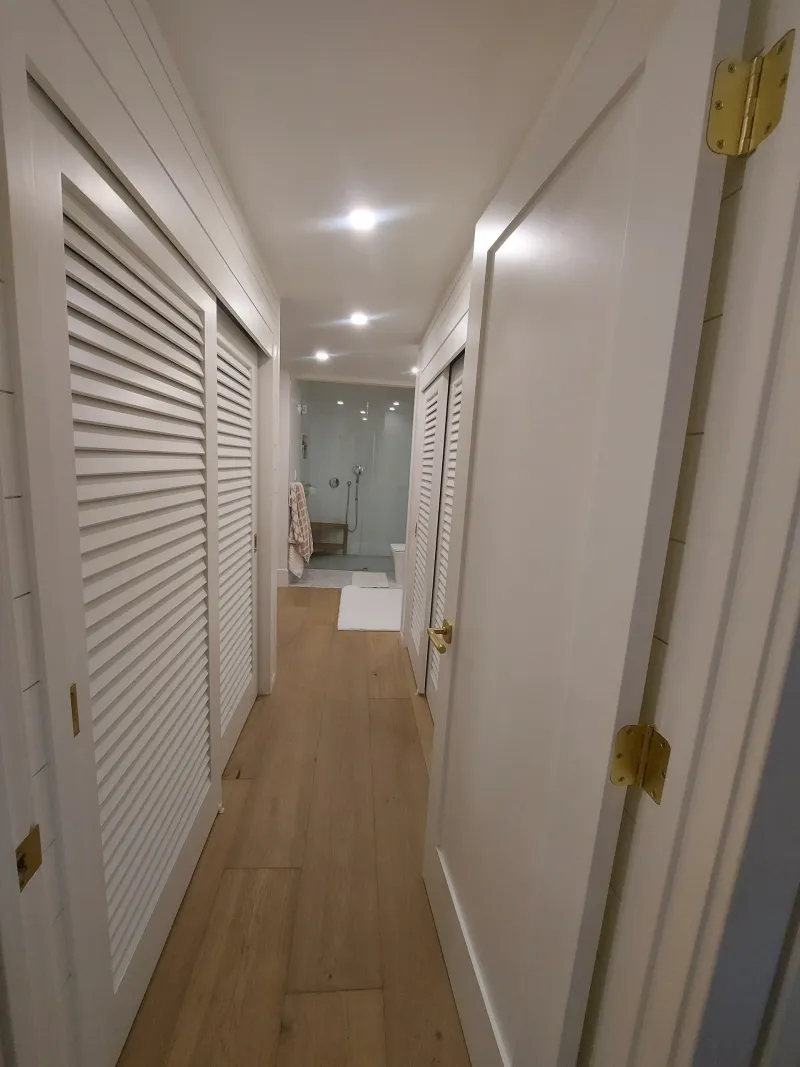 Full louver sliding closet door